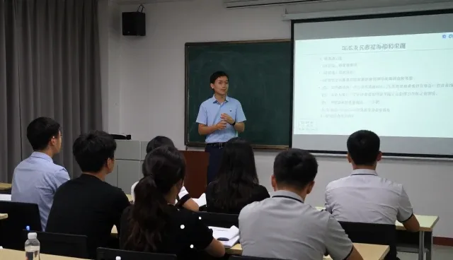 企业培训中线上线下结合的优劣比较与选择建议